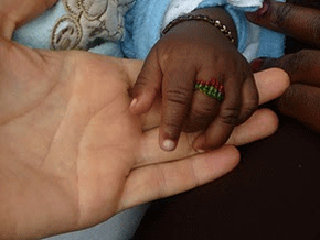 hand_uganda290